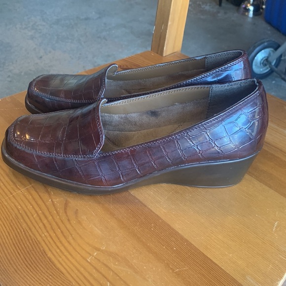 Aerosoles Final Exam Brown Slip On Croc Embossed Wedge Loafer Shoes - Picture 7 of 17